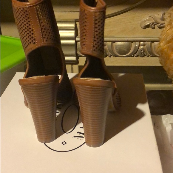 Heels - Picture 4 of 5